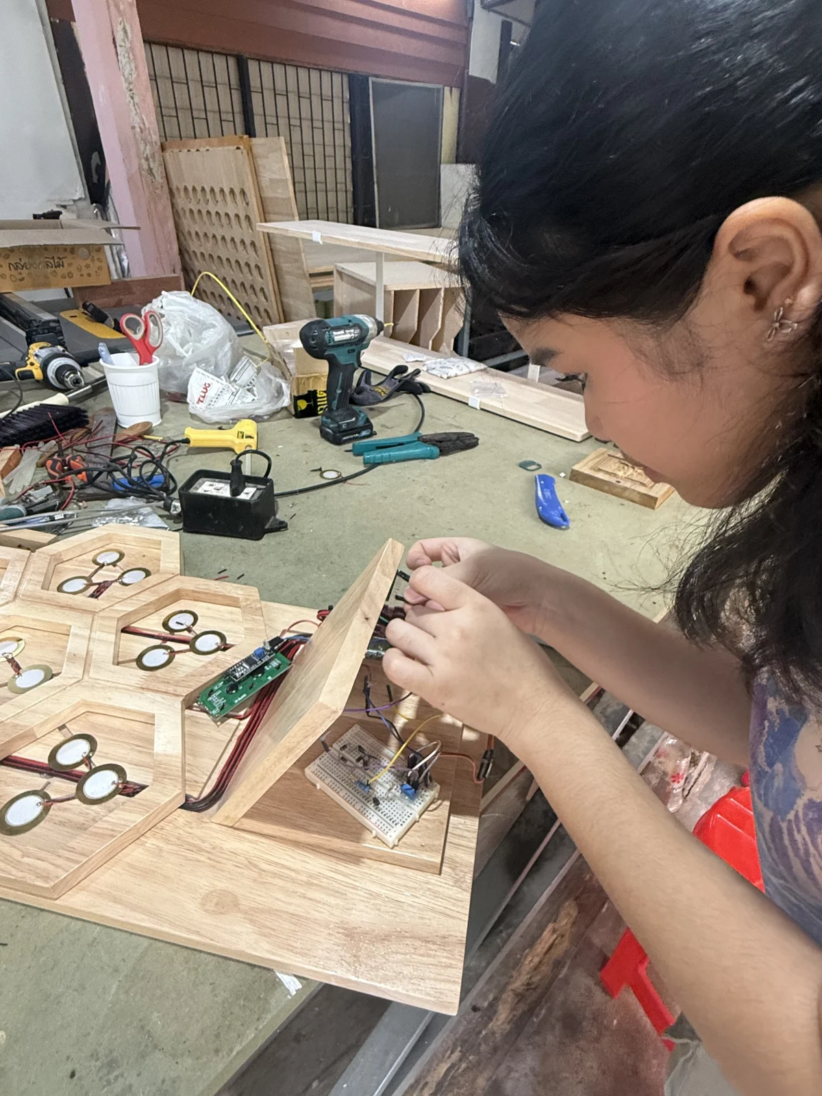 Installing piezoelectric sensors in a tile