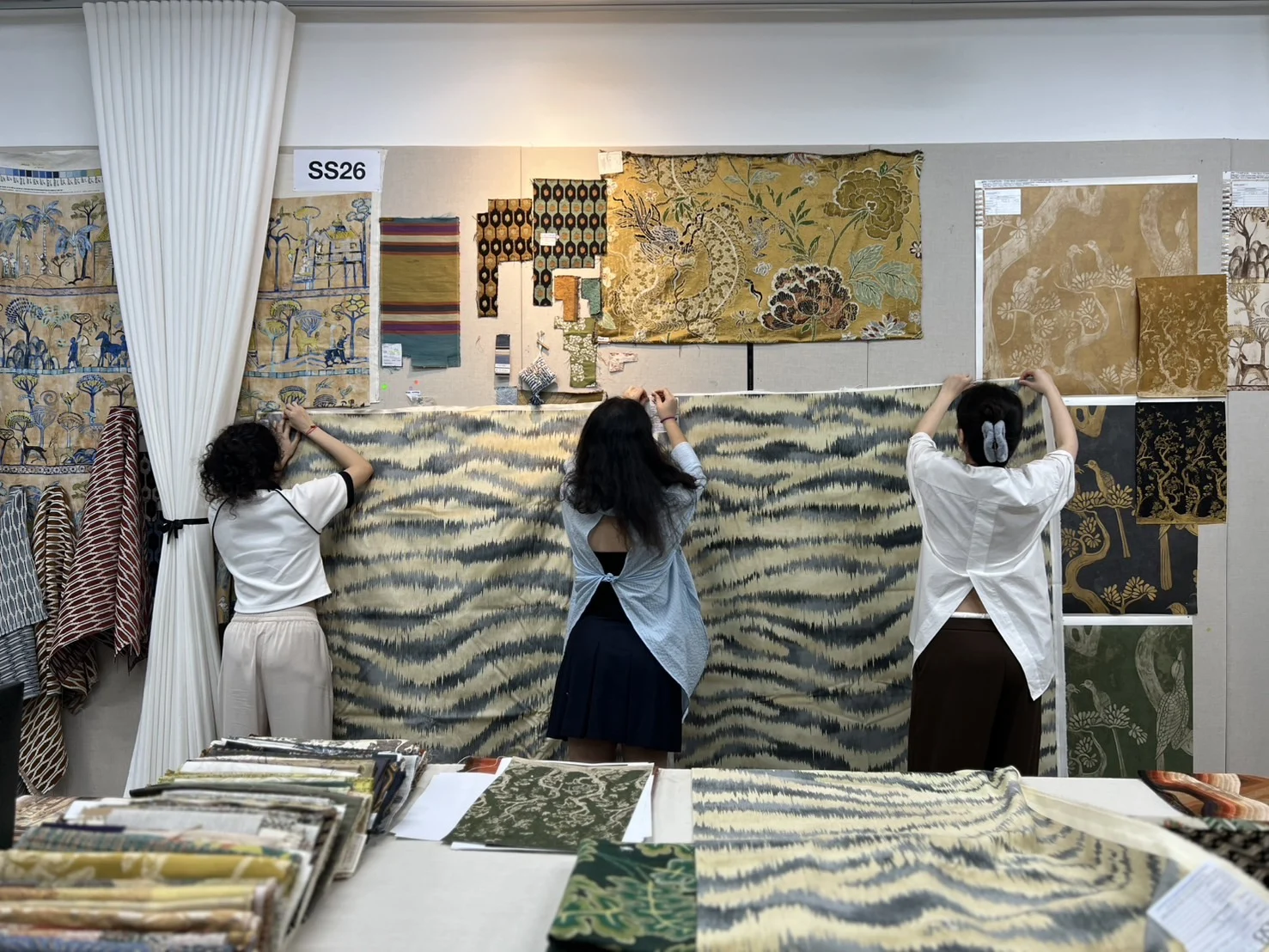 Arranging large textile samples